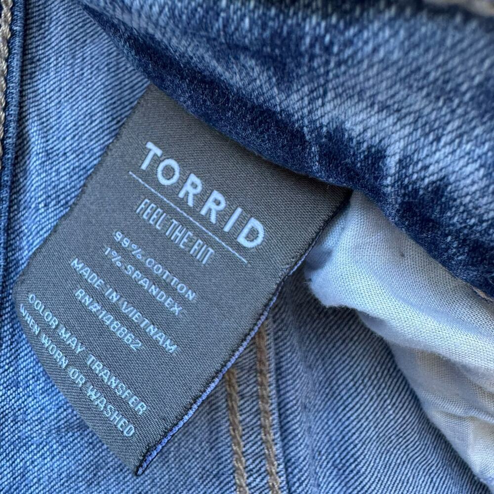 Torrid Light Wash Distressed Boyfriend Straight Vintage Stretch Jeans 16R - Picture 5 of 6